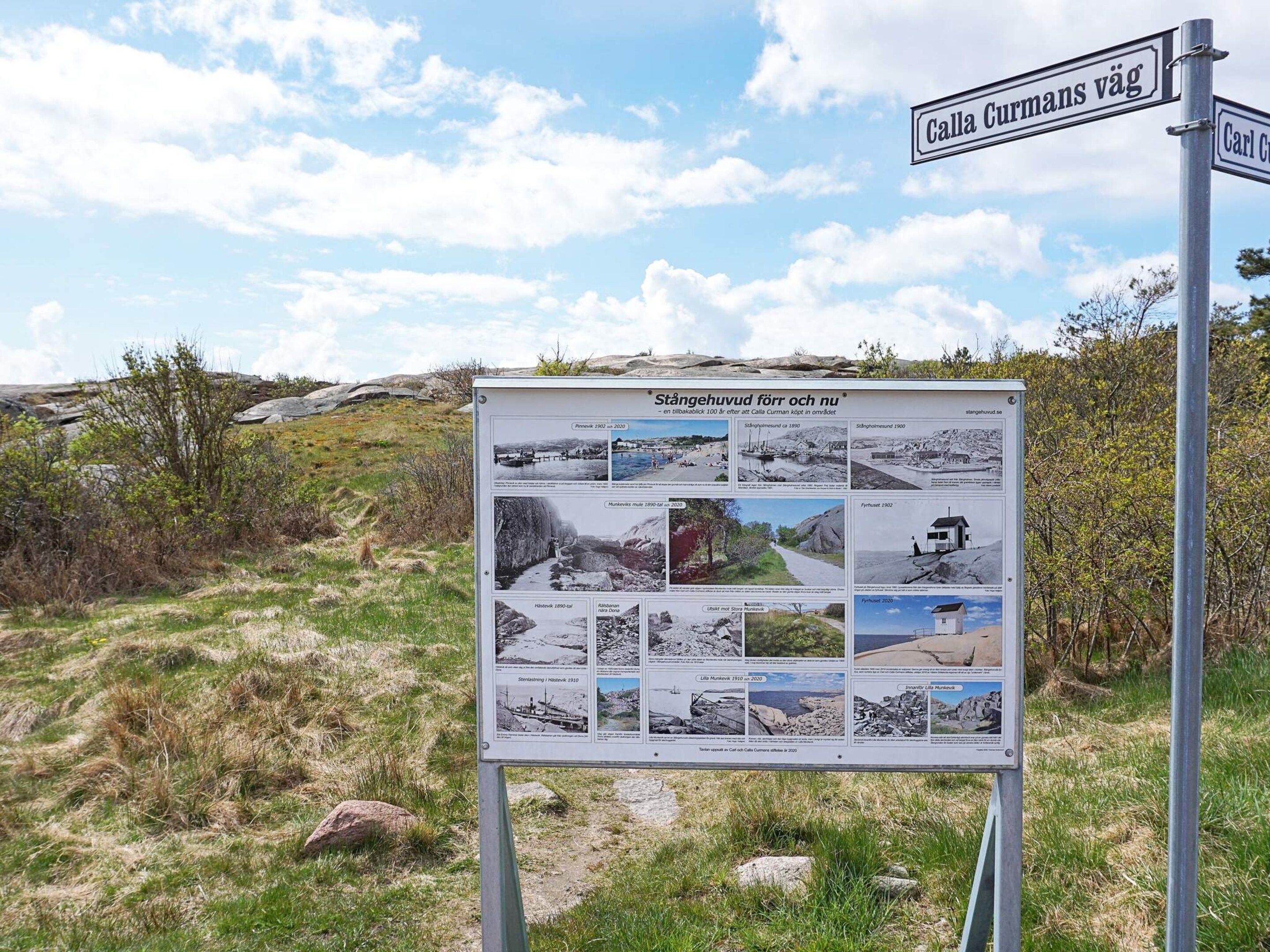 Un panneau d’information historique présentant de nombreuses photographies illustrant l’évolution d’une zone côtière.