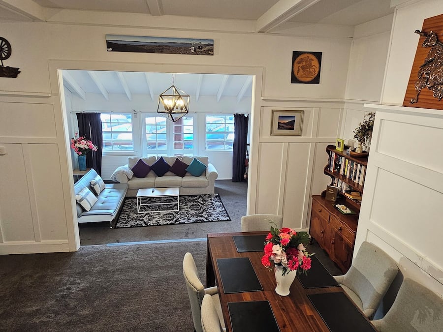 Twin Room, Multiple Beds, Non Smoking, Private Bathroom | Living area