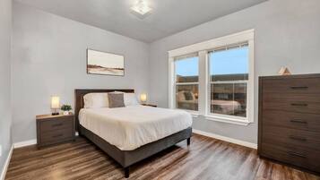1 bedroom, desk, iron/ironing board, WiFi