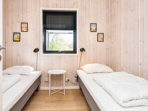 7 bedrooms, individually furnished - 16 Person Holiday Home in Glesborg (Glesborg)