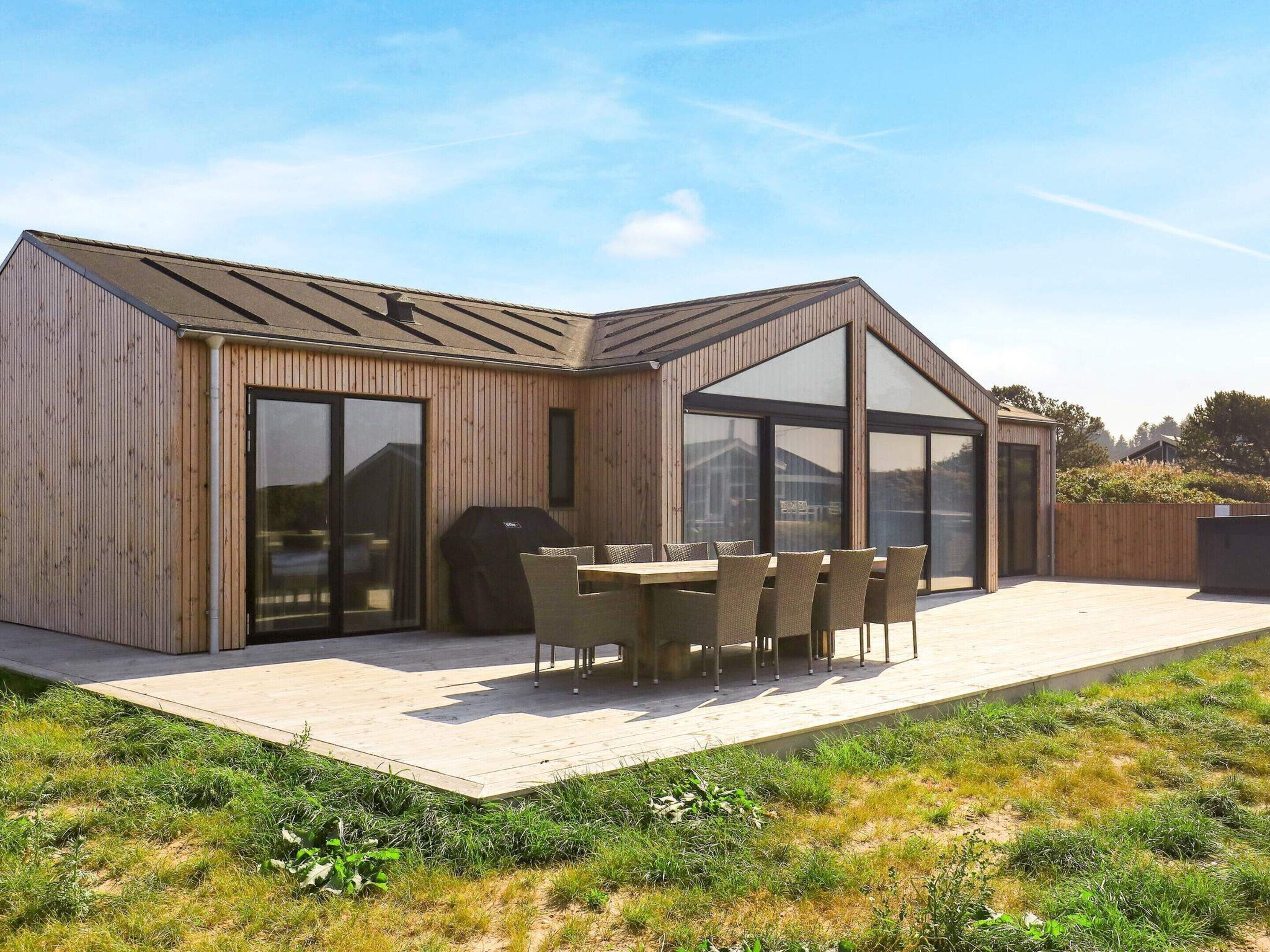 House | Outdoor dining
