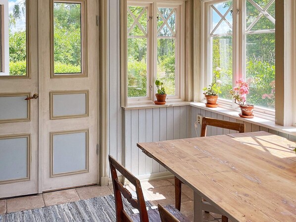 House | Dining - Idyllic Family Retreat Close to the Sea (Listerby)