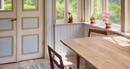 Idyllic Family Retreat Close to the Sea