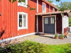 House | Exterior - Idyllic Family Retreat Close to the Sea (Listerby)