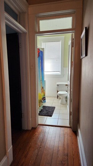 Dusche, Handtücher, Seife, Toilettenpapier