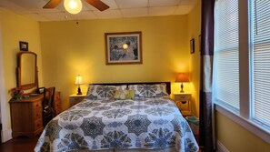 3 bedrooms, desk, WiFi, bed sheets