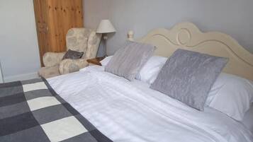 Deluxe Double Room | Free WiFi, bed sheets