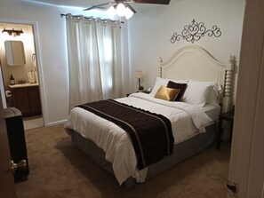 2 chambres, fer et planche à repasser, Wi-Fi, draps fournis