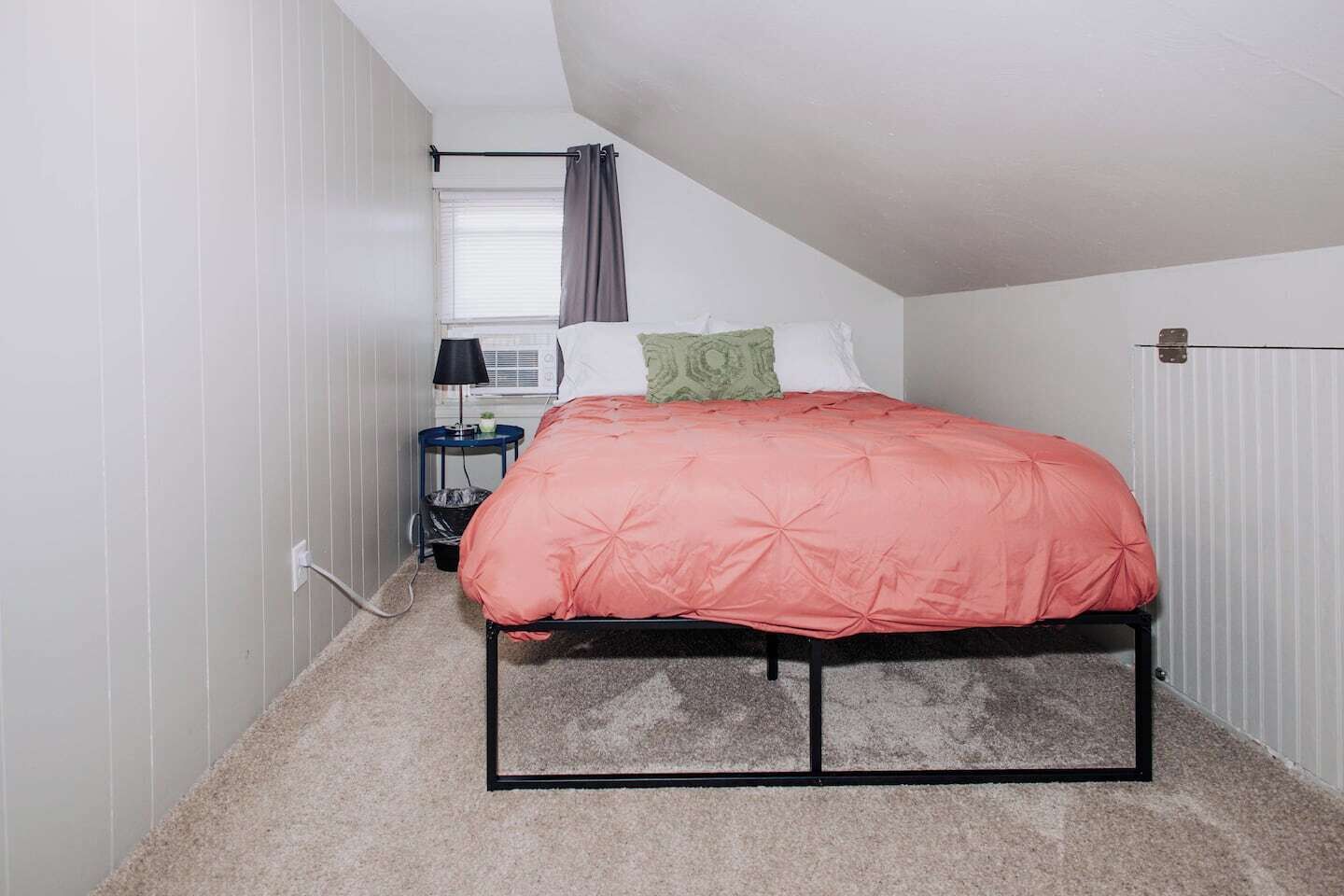 3 slaapkamers, een strijkplank/strijkijzer, reisbedje, gratis wifi