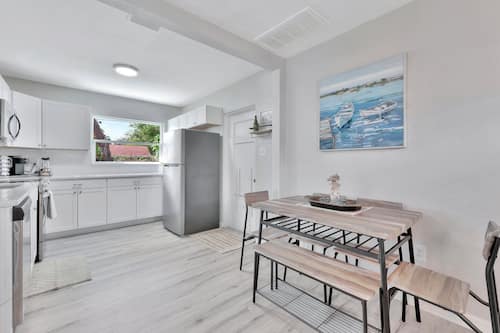 Family Villa | Private kitchen | Full-size fridge, microwave, oven, stovetop