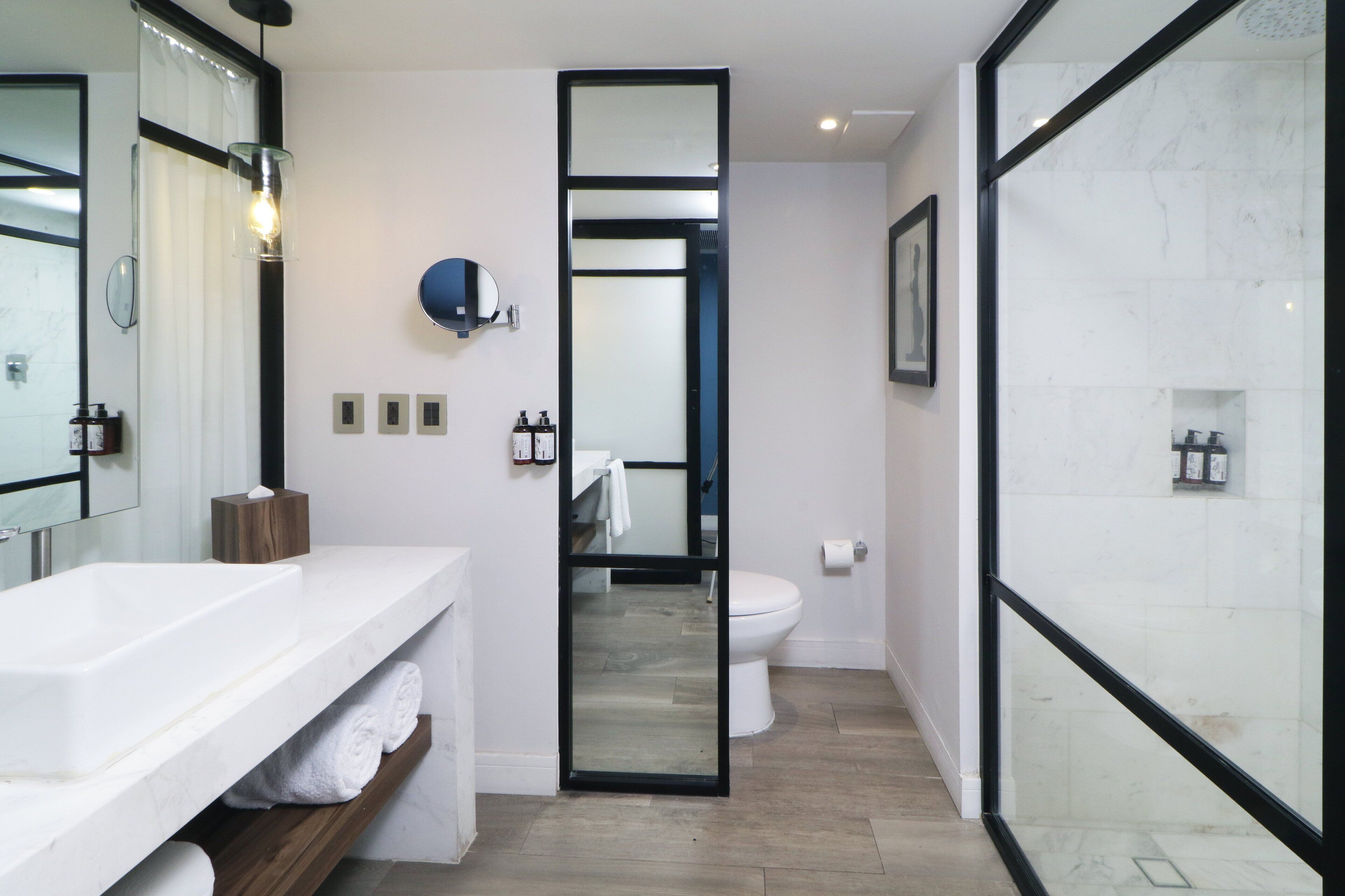 Bruser, brusehoved med spredningseffekt, gratis toiletartikler