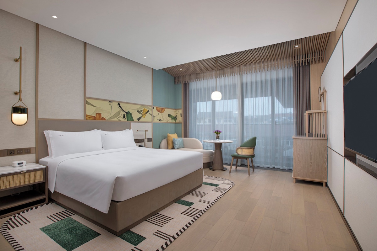 Standard Room, 1 King Bed