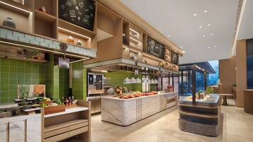 Se ofrece un desayuno bufé todos los días (128 CNY por persona)