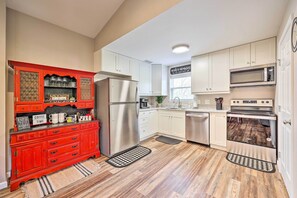 Refrigerador, microondas, parrilla de estufa y lavavajillas 