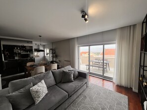 Smart TV y chimenea