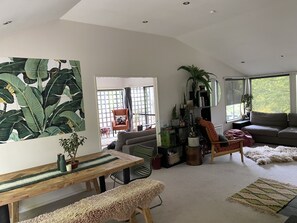 TV - Home away from home vibes, a few minutes from the centre of town (Alexandra)