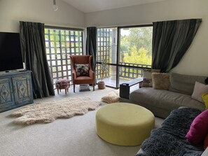 TV - Home away from home vibes, a few minutes from the centre of town (Alexandra)