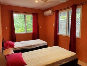 3 bedrooms, iron/ironing board, WiFi