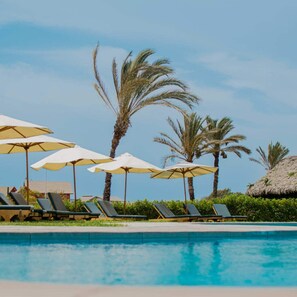 Pool - HOP Praia: Modern Home with Lagoon View (Chincha Baja)