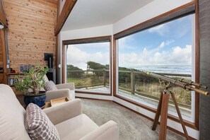 Smart TV y chimenea 