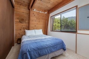 2 bedrooms, iron/ironing board, free WiFi, bed sheets - Casa Del Mar in Tierra del Mar (Cloverdale)