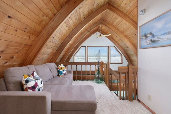 Smart TV y chimenea 