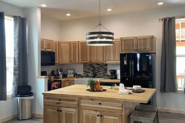 Kylskåp, mikrovågsugn, ugn och spishäll