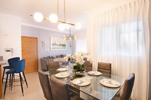 Dining - Beautiful Confortable & quiet- 10 min from Air Port. (Santo Domingo Este)