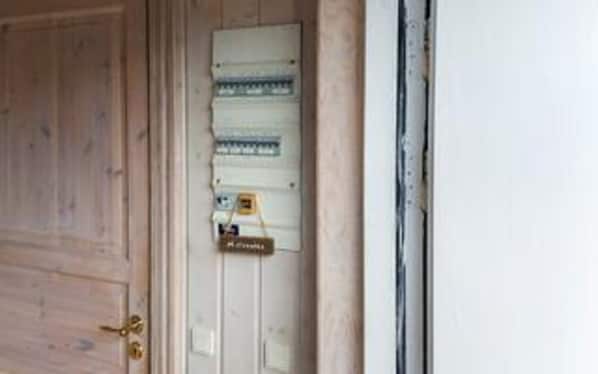 Unclassified image, 1 of 32, button