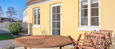 House | Outdoor dining