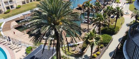 Utomhuspool och uppvärmd pool