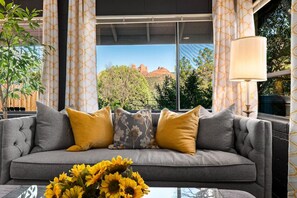 TV, fireplace - B440B Smith Road BBBBB · Fantastic Uptown Getaway (Sedona)