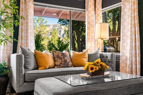 B440B Smith Road BBBBB · Fantastic Uptown Getaway