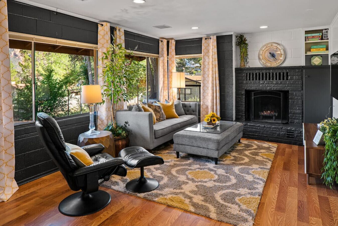 TV, fireplace