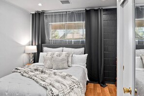 2 bedrooms, WiFi, bed sheets