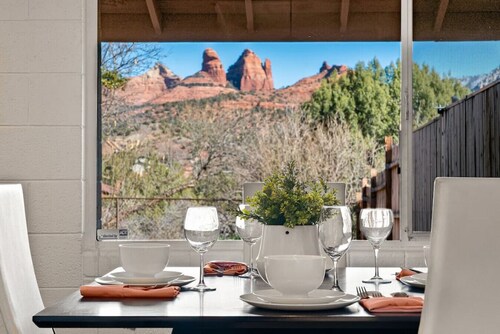 A440A Smith Road AAA · Fabulous Uptown Escape