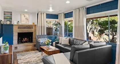 A440A Smith Road AAA · Fabulous Uptown Escape