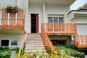 Exterior detail -  M335 - Marcelli, large two-room apartment with sea view with balcony (Marcelli)