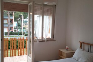 1 bedroom, WiFi, bed sheets