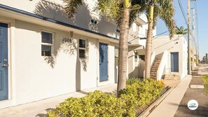 Exterior detail - Komffy Waterfront Studio w/King Bed and Free Parking (Hollywood)