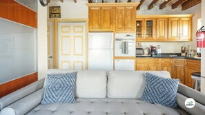 Interior - Komffy Waterfront Studio w/King Bed and Free Parking (Hollywood)