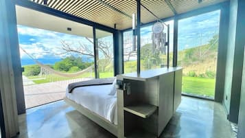 3 bedrooms, desk, travel crib, WiFi