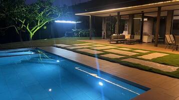 Outdoor pool, a heated pool