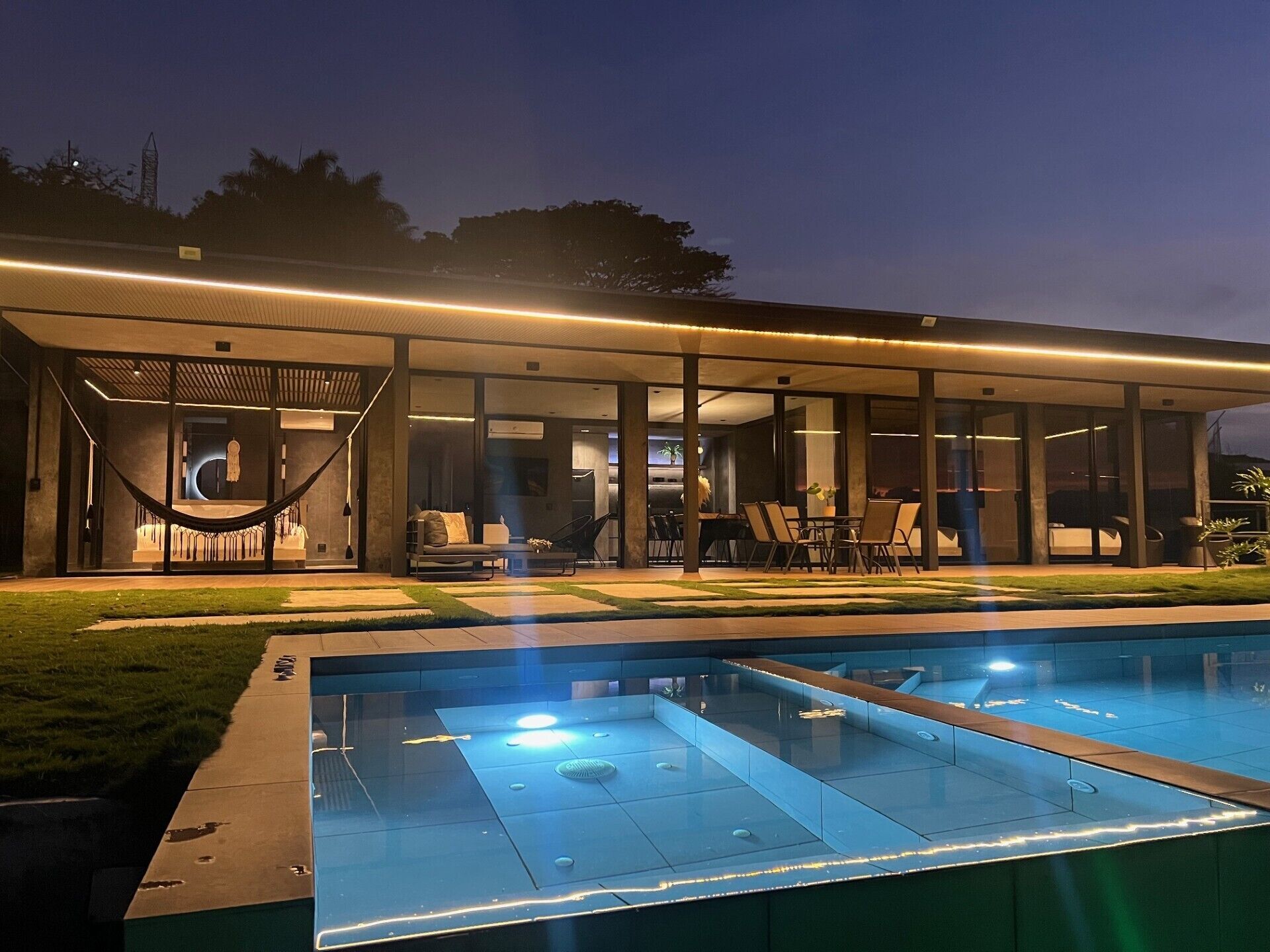 Ulkouima-allas, lämmitetty uima-allas