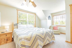 4 bedrooms, iron/ironing board, free WiFi, bed sheets - Cozy 4BD Chalet in Branson w/ pool, lake, golf, and activities! (Branson West)