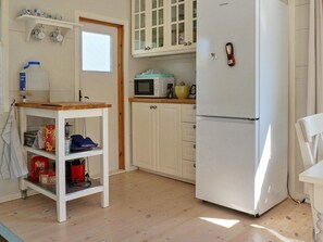 House | Private kitchen - 6 Person Holiday Home in Graddo (Gräddö)