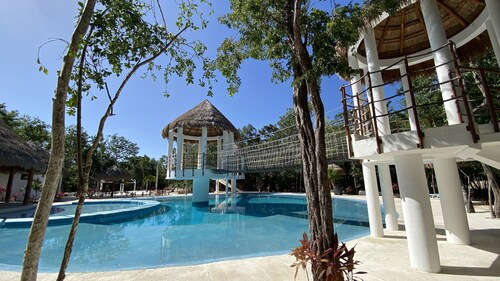 NEW Modern Home w/Private Pool ~10 mi to the beach