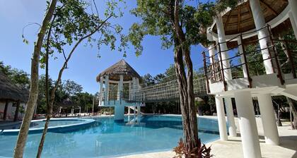 NEW Modern Home w/Private Pool ~10 mi to the beach