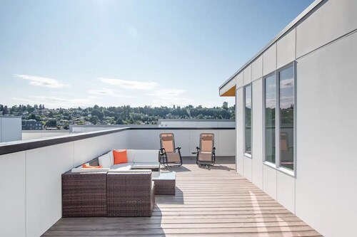 [Central Seattle] Sophisticated Home with Breathtaking City Views