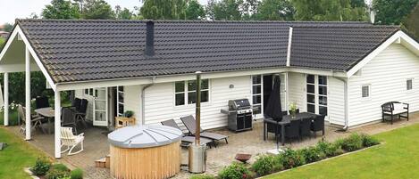 House | Outdoor dining